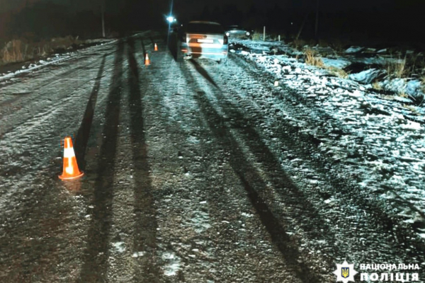 Смертельна ДТП на Прикарпатті: водій Skoda наїхав на пішохода на неосвітленій частині дороги